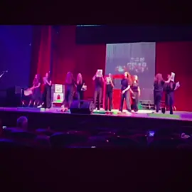 Díganme que no soy la única persona que ve a dos personas detrás de las chicas que están bailando! #angelinaacimovic #adrianadukic #emakobiljski #anabozovic #katarinamartinovic #andrijacikic #maraandjelkovic #vladislavribnikar  