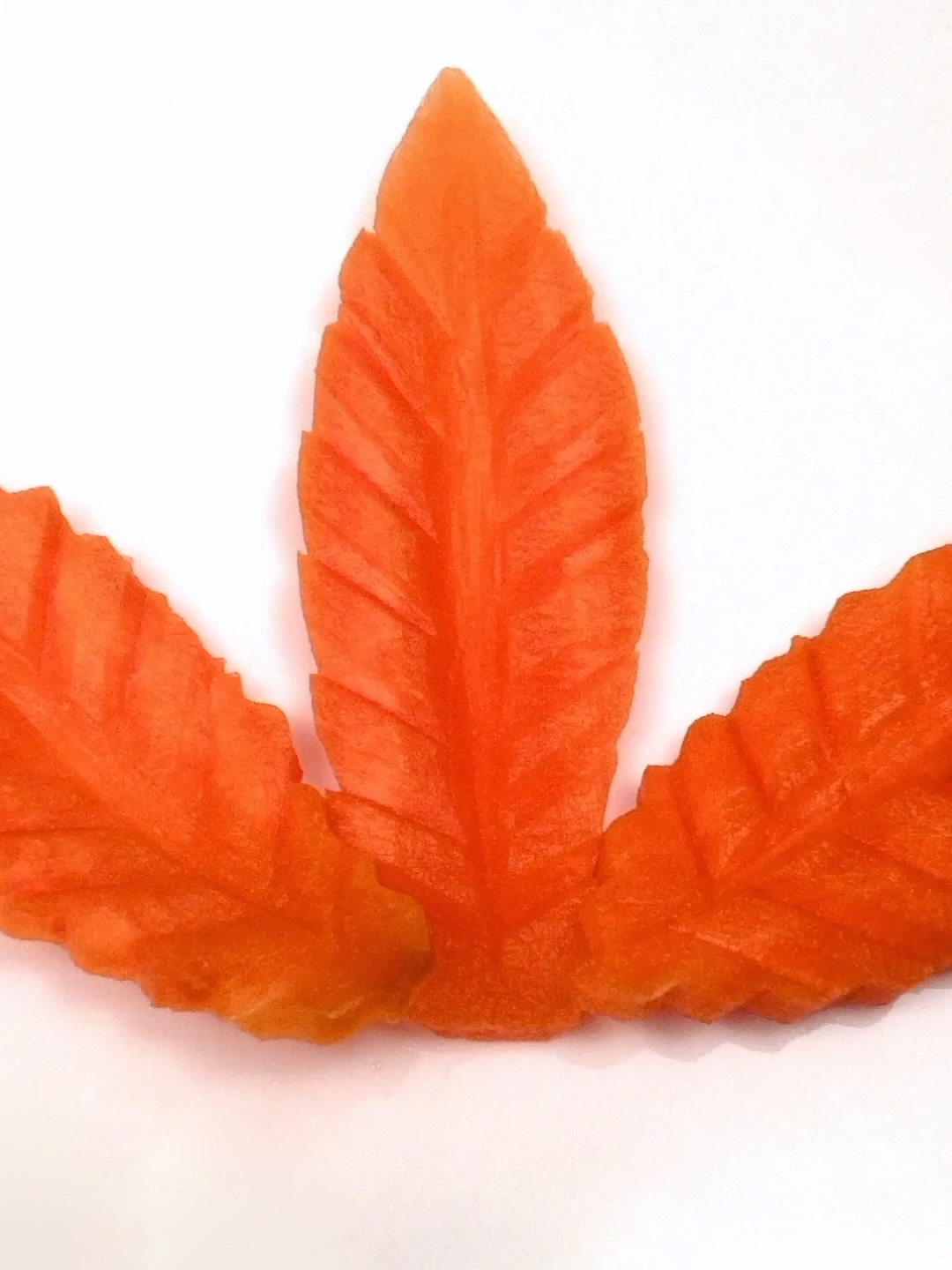 Carrot Leaf (Part 1) 😲🥕😍 @1.minute.recipe #foodart #fooddecoration #fooddecorations #carrotcarving #carvingcarrot #vegetablegarnish #vegetablecarving #carrotcutting #vegetablecutting  Music: Courtesy of YouTube Audio Library