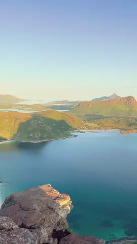Norways national anthem is just beautiful with all these pictures 🇳🇴🌄🐑 #norway #norwaynationalanthem #anthem #landscape #Hiking #roadtrip #norge #scandinavia #lofoten #midnightsun 