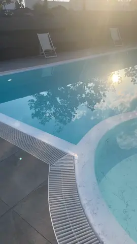 Il momento perfetto: tramonto e piscina” Villa Coco Noir Luxury ✨   #VillaCocoNoir #TramontoPerfetto #PiscinaAlTramonto #EventiDiClasse #GoldenHourVibes #LuxuryEventLocation #AtmosferaMagica #PoolsideSunset #LuciEDettagli #TramontiIndimenticabili #DreamVenue #SunsetMood #EventDesign