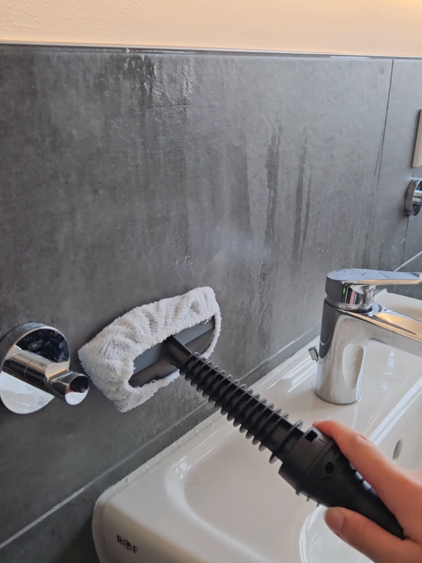 steam cleaning my bathroom 🫧 #steamcleaning #steamcleaner #steamcleaning🔥 #dampfreiniger #dampfreinigung #bathroomcleaning #cleaningtiktok #CleanTok #satisfyingcleaning 