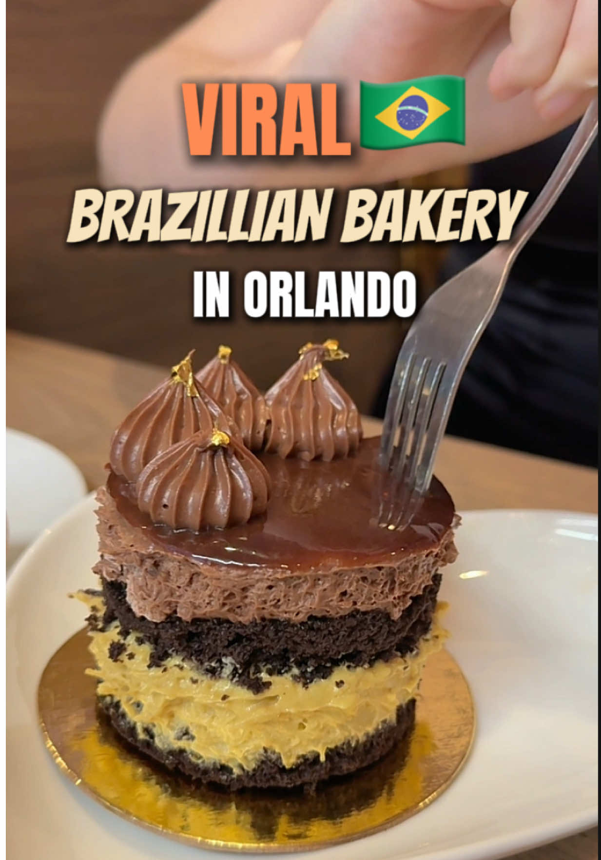 🍰A BRAZILIAN BAKERY THAT DOES WAY MORE THAN PASTRIES 🍫🍔 🍓 This hidden gem offers the best Brazilian comfort—serving not just beautifully handcrafted desserts, but also savory café-style plates that feel straight out of someone’s home kitchen. We were blown away by @Amor em Pedaços Bakery creamy stroganoff, a twist on a hearty classic, served hot and full of flavor. Their Dubai chocolate cake is rich, refined, and made with the creamiest pistachio cream.  And for a lighter treat? Their Brazilian açaí bowls are layered with fresh fruit and granola—cool, refreshing, and beautifully balanced. Even the burgers here are made in-house and feel more like gourmet café sandwiches—juicy, flavorful, and totally unexpected for a bakery setting. Everything is handmade daily, with zero artificial coloring and a whole lot of love. From delicate mousse cakes to warm savory plates, this is the kind of place that surprises you. 📌SAVE THIS FOR YOUR NEXT BAKERY RUN! 🍰 _____________________________________________ 📍Amor em Pedaços Bakery – 5576 International Dr, Orlando, FL 32819  ✨ Follow us @binminmunch for more hidden gems like this! #orlandofoodie #orlandobrazilian #orlandobakery #orlandoeats