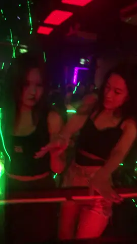 #V CLUB华人酒吧