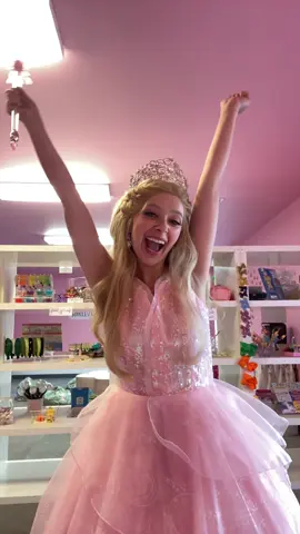 Playing a little dress up? #princess #characterperformer #partyprincess #princessvlog #character #colorpopcosmetics #cosplay #disneytiktok #glinda #glindathegoodwitch #wicked #LIVEIncentiveProgram #LIVEConnection #PaidPartnership 