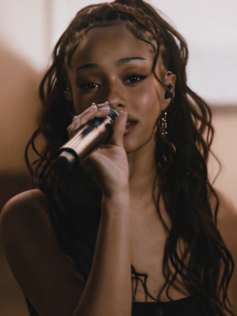 manon is so ethereal i wish she was real! #manon #katseye #katseyeedit #manonedit #meretmanon #manonbannerman #katseye_manon #fyp 