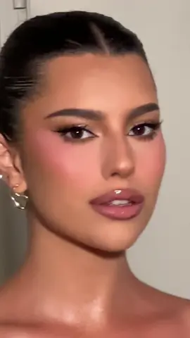 K 💁🏽‍♀️✨ soft glam but make it glam ✨ | MUA in Portugal 🇵🇹 For bookings dm| para marcações ou consultar preços enviar mensagem em privado #maquiagem #lisboa #maquiadoralisboa #parquedasnacões #makeuplisbon #mualisbon #mualisboa #makeupartistportugal 