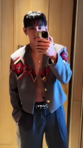 #김태형 #kimtaehyung #taehyung #v #bts #bts_official_bighit #paris 