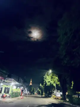 bulannya jalan): #jember #jembertiktok #vibesmalamhari #sadvibes #sadsong #fyp #galaubrutal #lewatberanda #4u 