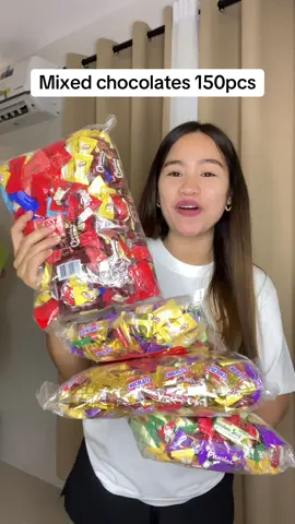 Assorted chocolates maganda panlagay sa lootbags at pampagive aways. Patok din pang negosyo #chocolatelover #chocolate #assorted #assortedchocolatebundleset #choco #sweet #snack #merienda #negosyobundle #foryoupage #viral #viralvideo 