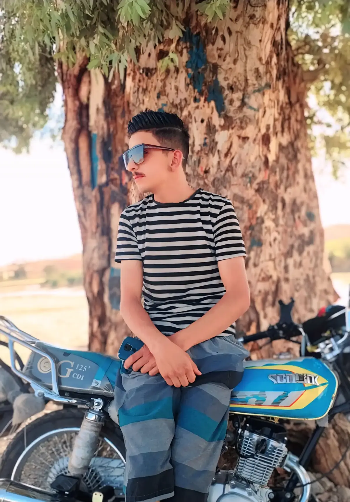 الجاهل يعرف بكلامه، والحكيم يُعرف بصمته.#برهوم #🖤 