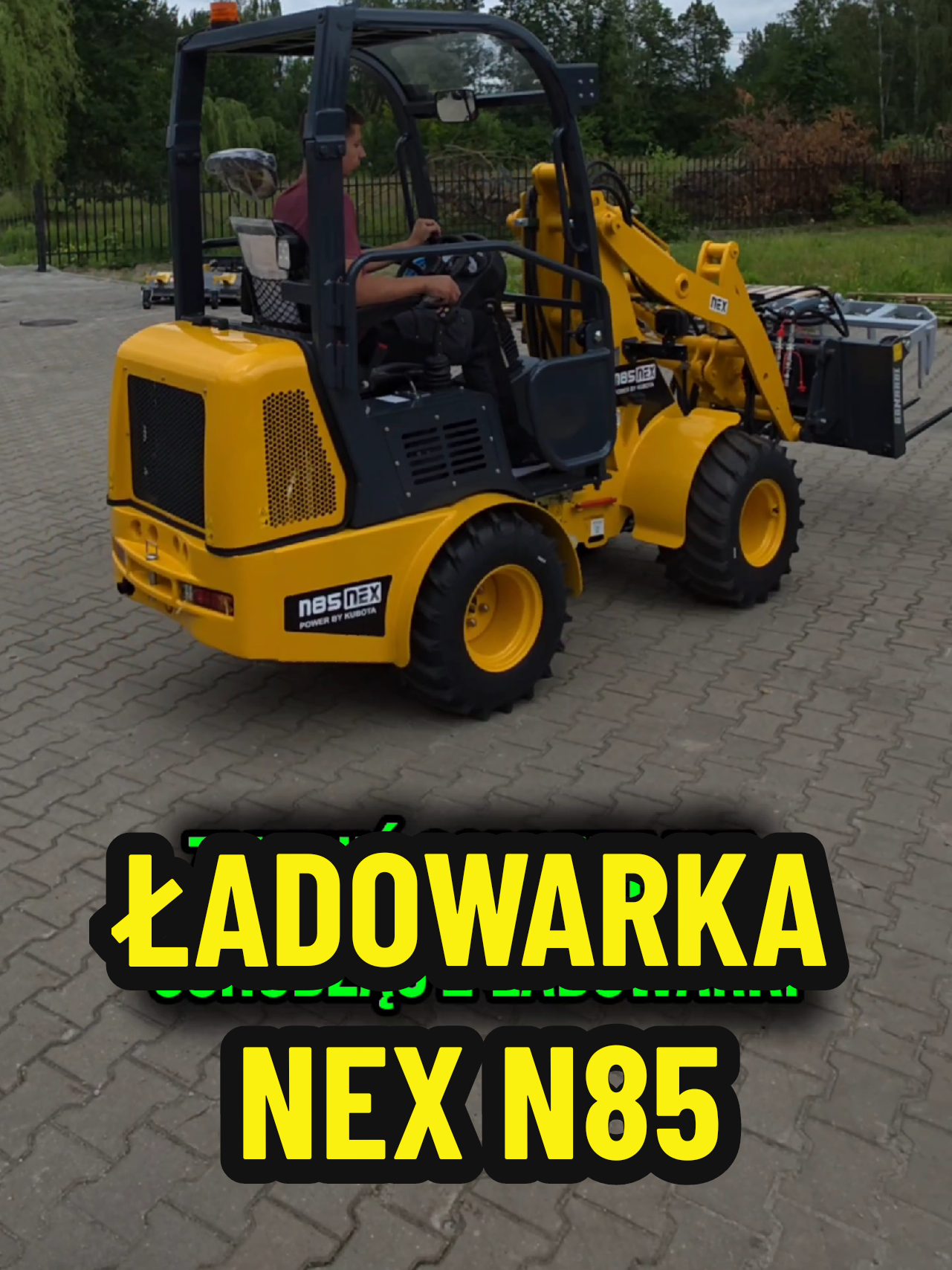 Ładowarka kołowa Nex N85 to maszyna która łączy dwie cechy ważne na gospodarstwie - wydajność przy dobrej cenie #ogród #praceziemne #uslugibudowlane #maszynybudowlane #maszyny #minikoparka #miniładowarka #ładowarkakołowa 