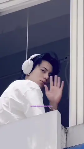 POV : you walk by and just casually see Dylan 😍💜 waves ! no but seriously he’s so cute / handsome 🥰💜 .video taken by Didi’s team .  #dylanwang #wanghedi #王鹤棣 #daomingsi #chineseactor #meteorgarden #lovebetweenfairyanddevil #shiyan #onlyforlove #evernight2 #missthedragon #宋潜机 #咸鱼飞升 #xuqian #许七安 #guardiansofthedafeng #大奉打更人 
