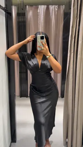 Black is my new favourite 🖤🖤 @ZARA  #zarafinds #tryonhaul #zarafittingroom #zara #zaradress #zarahaul #zaranewin #zaraoutfit #newinzara #zarawoman #summeroutfits #zarafinds 