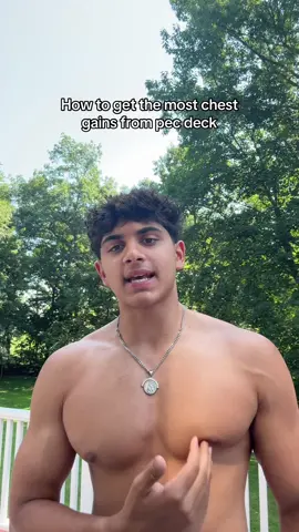 Stop ego lifting on the chest fly. Greatest machine to grow your pecs if done right. #fitnesstips #GymTok #pecdeck 