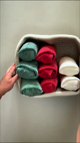🧼 Toallas ordenadas = baño bonito. Este tip para doblarlas en cilindro no solo ahorra espacio… también hace que todo se vea más pro. ¡Y el truco del doblez al inicio es oro puro! 🌟 #Ordenadicto #ToallasOrdenadas #TipsDeOrden #BañoOrganizado #MétodoOrdenadicto #OrganizaTuCasa #OrdenEnCasa #HogarBonito #OrganizaciónPráctica #EstiloYOrden
