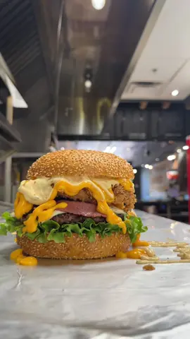 The Ultimate Burger 🍔😋 #burger #tiktokfood #EasyRecipe #chickenburger 