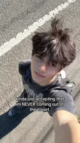 no1 irl knows im bi #fyp #09 #alt #emoboy #mlm #bi 