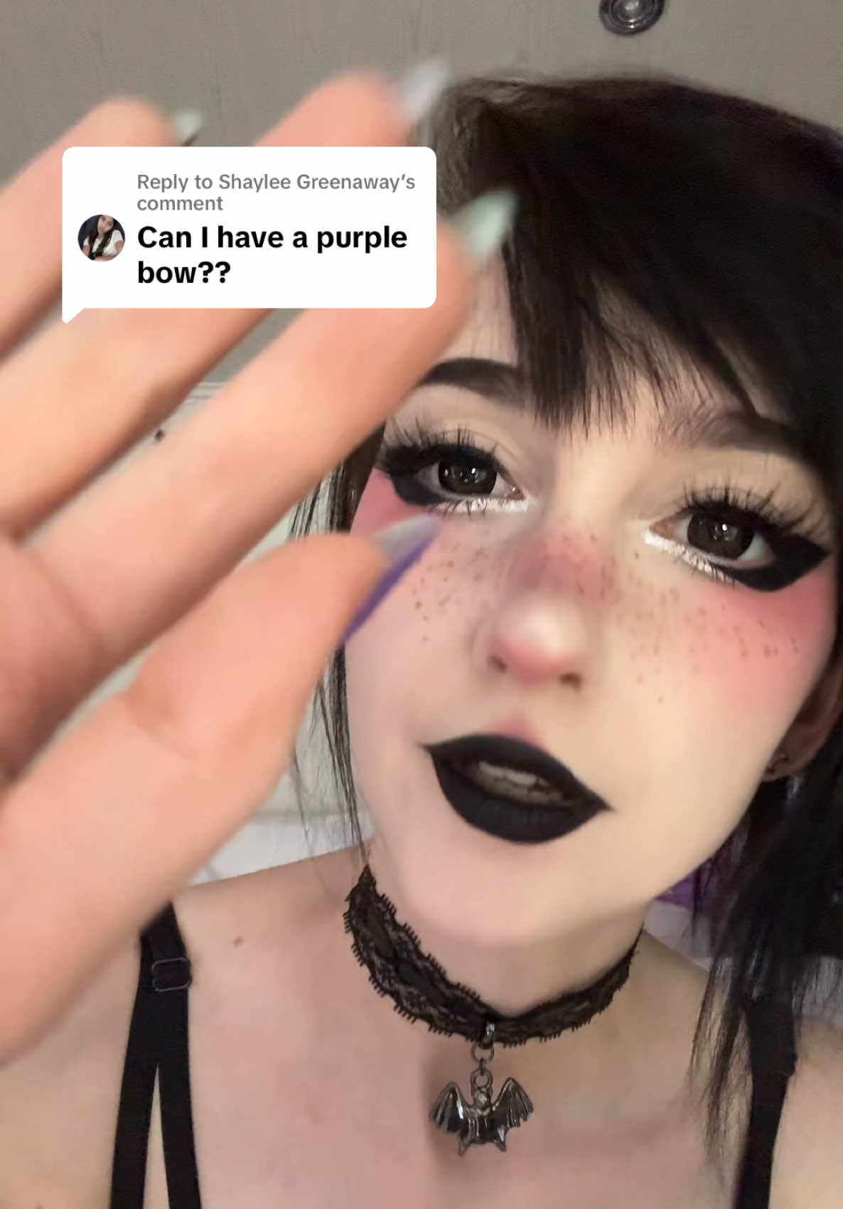 Replying to @Shaylee Greenaway giving you a cute bow 🥰 #asmr #asmrpersonalattention #asmrtiktok #asmrsound #asmrmouthsounds 