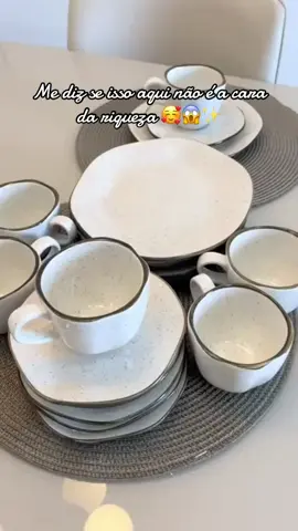 Este aparelho de jantar é perfeito para impressionar seus convidados ou simplesmente elevar o nível das suas refeições diárias. Feito com porcelana de alta qualidade pela renomada Oxford Porcelanas, este aparelho de jantar oferece durabilidade e resistência, garantindo que suas peças permaneçam impecáveis por muito tempo. 💖✨ #decoracao #oxford #jantar 