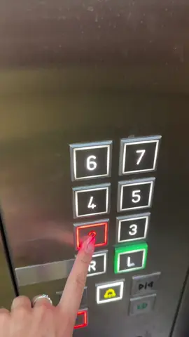 Elevator time 😅💃🏻 • • • • #elevator #lift #trends #dancer #ryp #sister #Siblings #cool #fyp #holiday #sunglasses #party #partytime #wait #foryou #viralvideos #top #funny #lol 