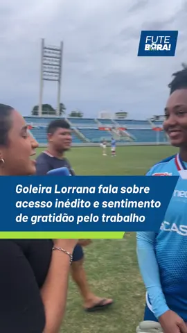 FALA, LORRANA! Uma das peças fundamentais para o acesso inédito do Fortaleza a elite, a goleira Lorrana deu entrevista ao Futebora e expressou seu sentimento de gratidão pelo momento vivido. “O sentimento é de gratidão. A felicidade é imensa, que não cabe na gente. Sentimento de dever cumprido. O objetivo da gente foi esse, conseguir o acesso. Colocar o Fortaleza onde ele deveria estar. É um time grande, então tem que estar na Série A1”, concluiu ela. ➡ Leia mais no site. Link na bio. 📝 Eduarda Sena, da Redação. 📷 @somosfutebora #urbnews #outofhome #somosfutebora 