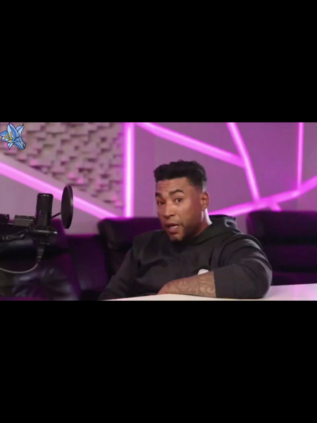 ¿Que están haciendo las 9 bases militares de USA en Colombia? Esta pregunta nos la deberíamos hacer todos los colombianos. Nos dijieron que eran un apoyo en la lucha contra el narcotrafico pero sus aporte no ha sido el mas tracendente, tambien que venían a construir escuelas cosa que nunca se concretó. Lo que si ha sido verificable es que solo han servido para que USA aumente su presencia militar en su región y para que sus miembros cometan crímenes contra nuestros niñ@s y salgan impunes.