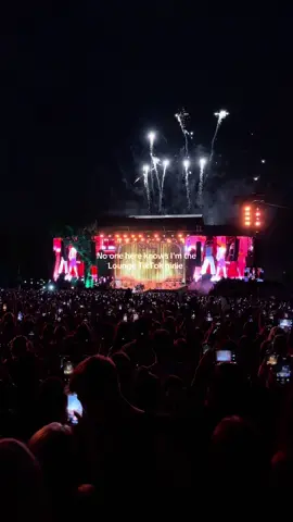 Sabrina and Lounge are for the girls 🤭🩷 #SabrinaCarpenter #HydePark #London