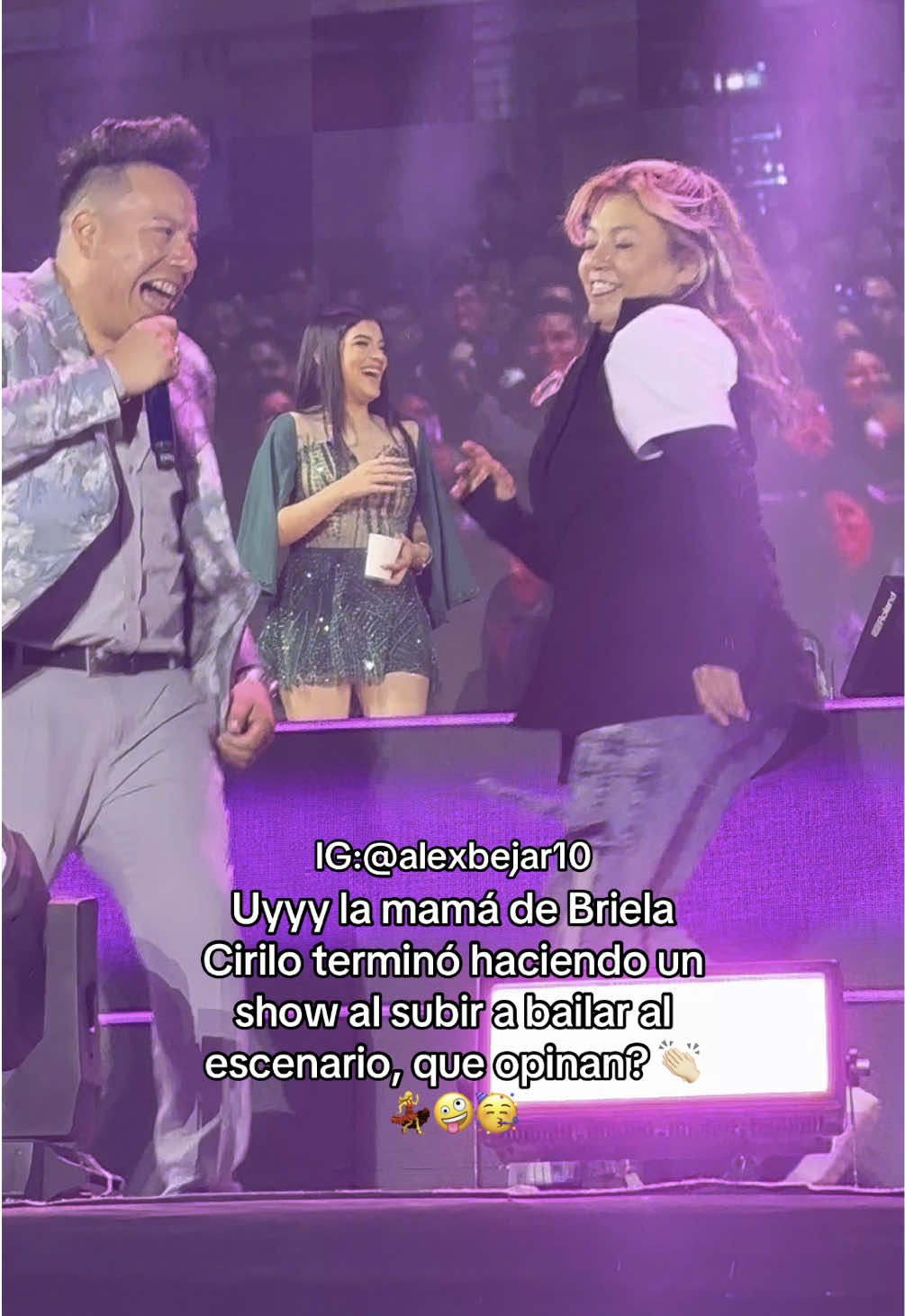 Uyyy la mamá de @BrielaCirilo terminó haciendo un show al subir a bailar al escenario, a mi me encantó  👏🏻💃🤪🥳@Corazón Serrano Perú #show #bailes #concierto #vi #corazonserrano #Cumbia #vozenoff #bailando #LIVEIncentiveProgram #LIVERewards #PaidPartnership 