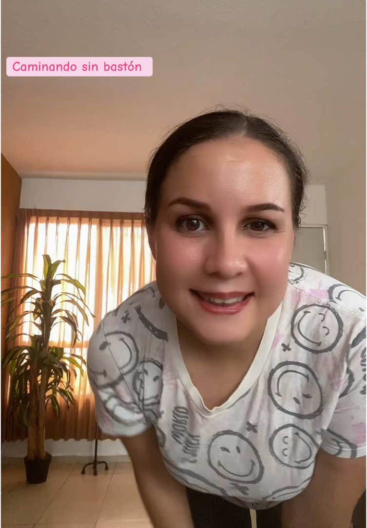 Aún me falta mucho por mejorar en mi caminada, pero estoy feliz que despues de 6 meses de mi cirugía de prótesis de cadera y mucha fisioterapia ya puedo caminar sin mi bastón 🦯 🦿 No te desanimes - TODO TIENE SU TIEMPO 🙌🏻 #rehabilitacion #cadera #fisioterapia #marcha #caminar #protesisdecadera 