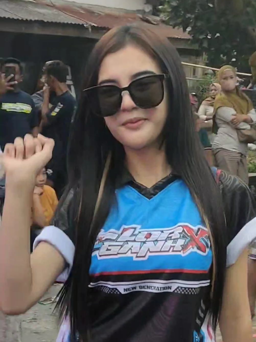 mbk Dela poyzz baru dtang dri start PLon,. karnaval Banjarsari ngronggot kab Nganjuk 2025. #delapoyz @delapoyzz_  #karnavalsoundsystem #horeg #pemburudencer #soundhoregjawatimur #karnavalnganjuk #trend #pemburuhoreg #fy #nganjuk24jam #viraltiktok #fypage #horeg 