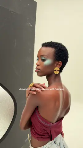 A little moment behind the scenes with Princess  #photoshoot #blackmodels #photography #bts 