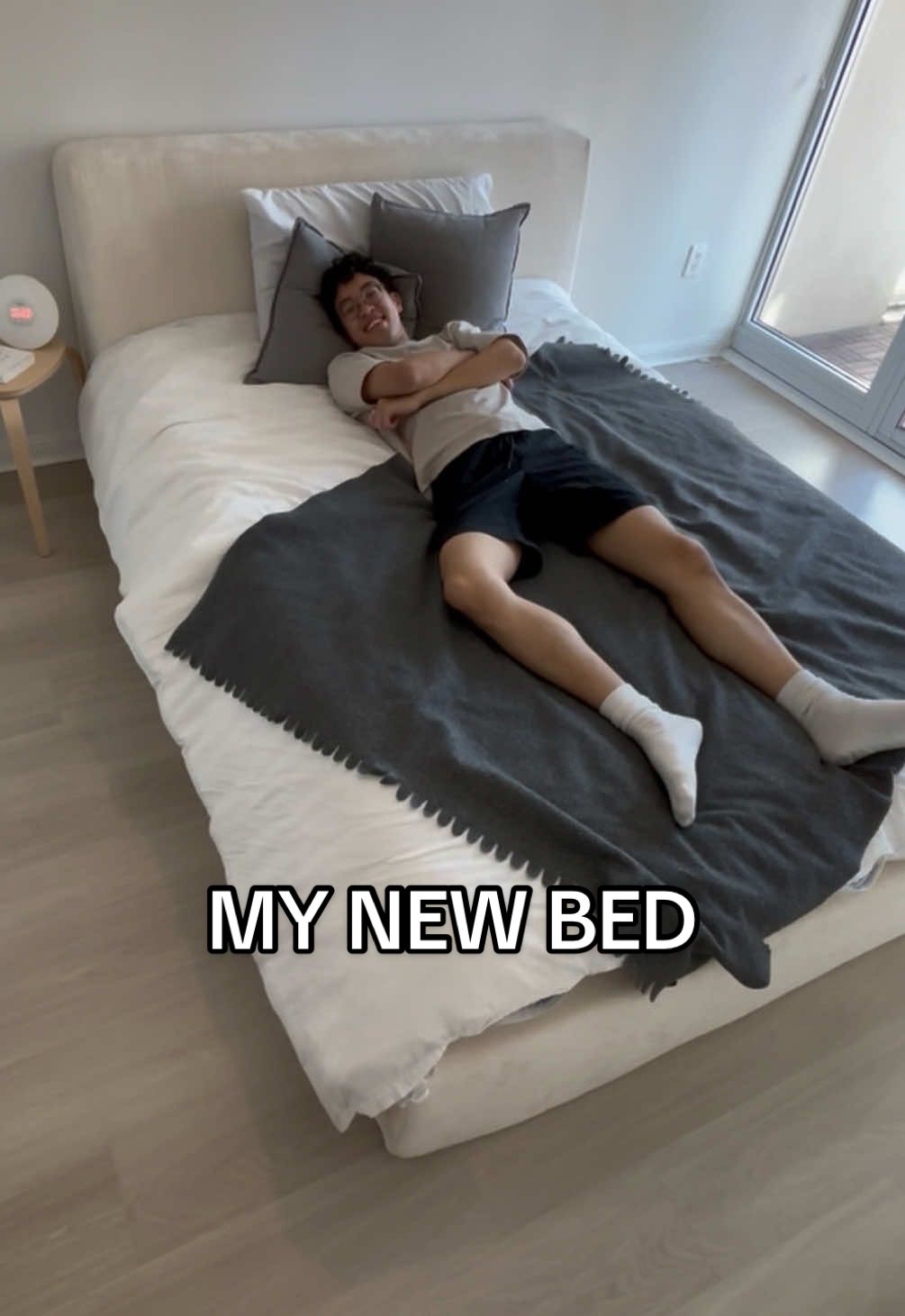 We’ve all heard of a mattress-in-a-box... That’s old news. This is a bed frame and headboard in a box - now that’s innovative! I set up my O2 Bed from @rove.lab myself in less than an hour with no need for tools. All I had to do was cut open the wrapping and watch it EXPAND. The minimal, low-profile design in Helium Cloud created such a cozy and aesthetic vibe. And the upholstered vegan performance weave that is Oeko-Tex Certified Spill Proof means I can safely eat/drink in bed while I binge watch my shows. Who said a bed can’t be stylish yet functional? From originally sleeping on my mattress on the floor to now the deepest sleeps on the O2 Bed, I’ve created my dream bedroom with Rove Lab 🛌 #RoveLab #O2Bed #gifted #apartment #apartmentmakeover #apartmenttour #condo #toronto #torontoapartment #furniture #interiordesign #midcenturymodern #contemporarymodern #bed #bedroom #student #postgrad #apartmenttour #apartmenthunting 