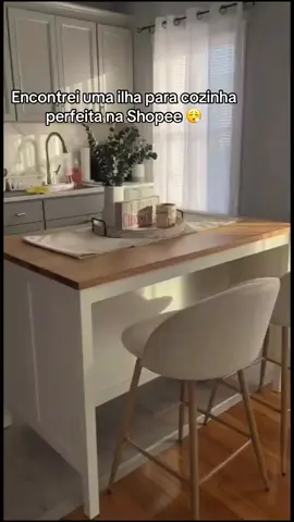 🍽️✨ Mais praticidade e charme na sua cozinha! 🪑 Ilha de cozinha Ditália com 2 prateleiras – modelo CD-1019, cor branca 🤍 ✔️ Perfeita pra organizar utensílios, apoiar receitas ou servir petiscos ✔️ Design moderno que combina com qualquer ambiente ✔️ Compacta e funcional, ideal pra otimizar espaços! 💰 Por apenas R$489,90 na Shopee! Achadinho que transforma o coração da casa! ✅ Segue a página pra mais achadinhos de móveis e decoração 💬 Comenta aqui como você usaria essa ilha na sua cozinha 🔔 Ativa as notificações pra não perder os próximos garimpos da Shopee! #foryoupage❤️❤️ #tik_tok #foryoupage #shopee #tiktokindia #creatorsearchinsights #for 