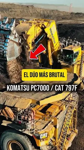 Komatsu PC7000 cargando al CAT 797F: mega maquinaria minera en acción #Komatsu #CAT797F #MaquinariaPesada #IngenieríaExtreme #MegaConstrucciones