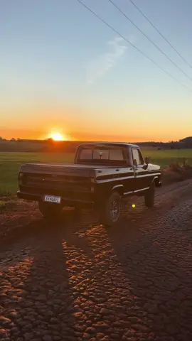 Linda menina 🎼🔉🤤 #fordf1000 #f1000 #f1000brasil #f1000bruta #racaford #camionete #explore #videoviral #agro #campo #pordosol #tranding 