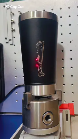 Grabados láser personalizados #CapCut# #paraguay🇵🇾 #fiberlaser #lightburn #vasospersonalizados #policianacional #viral_video #policiaparaguay🇵🇾 