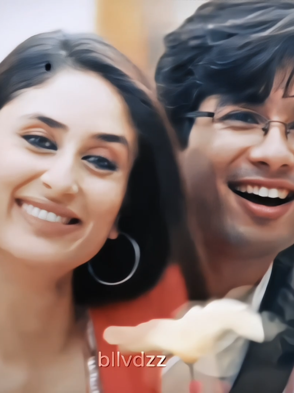 Crazy, cute and totally iconic!! #jabwemet#geetaditya  #shadidkapoor#bollywood  #kareenakapoor 