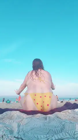 She wore an #itsybitsyteenieweeineyellow #polkadotbikini #bikini #beachbody #beachburlesque #burlesque #narragansett #rhodeisland #bikinibody 
