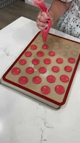 Macaron game-changer 👉🏼 silicone baking mats! 👩🏼‍🍳✨ Perfectly even bottoms, no sticking, and easy clean-up. If you’re making macarons, you need these. #MacaronTips #SiliconeBakingMats #MacaronHack #BakingTools #BakingTok #MacaronMagic #KitchenEssentials #BakingMadeEasy #TikTokBakers #SweetTreats