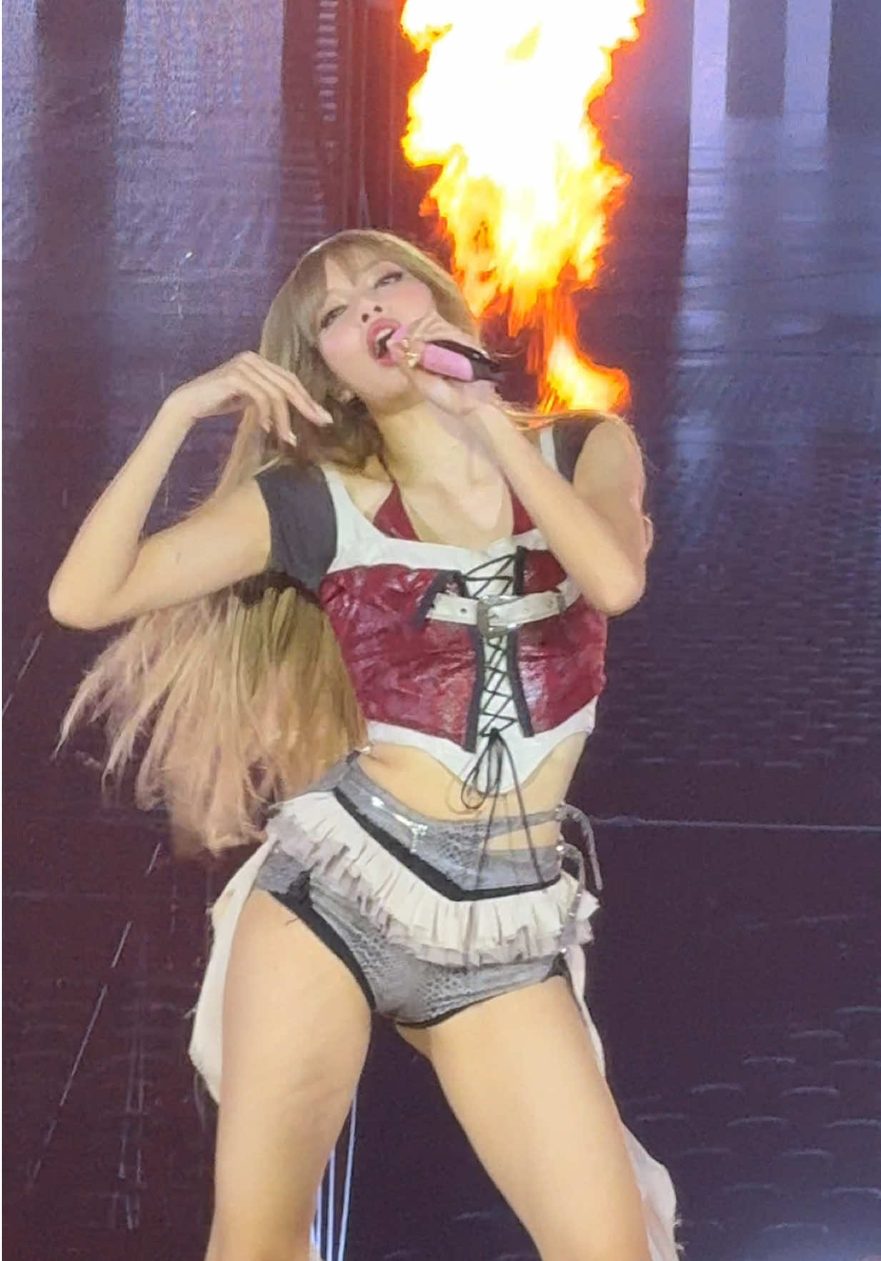 Lisa DDU-DU DDU-DU Goyang Day 2 #BLACKPINK #블랙핑크 #WORLDTOUR #DEADLINE #ブラックピンク #BLINK #LISA #리사 #LALISA 