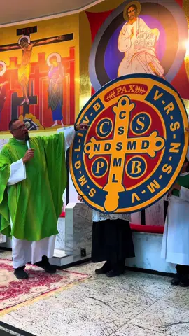 A cruz sagrada seja minha luz. ❤️‍🔥 5 dia da novena São Bento  Paróquia São Bento : Samambaia Sul #fyy #fe #pascom #elindosercatolico🇻🇦 #gratidao #jesuslovesyou #igrejacatolica #fypシ゚ #f #saobento #cruz #sagrada 