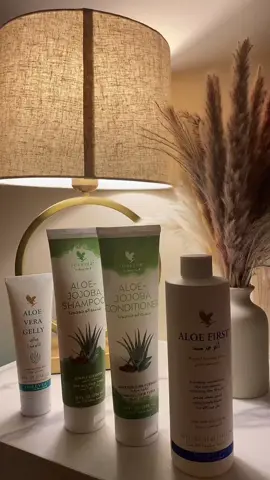 🌿 مجموعة الشعر من فوريفر مجموعة طبيعية 100٪ للعناية بالشعر، تجمع بين النعومة، التغذية، والراحة لفروة الرأس. مناسبة لكل أنواع الشعر، وتعطي نتائج تلاحظينها من أول استخدام 🧴 شامبو الألوة والجوجوبا  شامبو خفيف وناعم، يعطي شعور بالانتعاش من أول غسلة. ✔️ ينظف بلطف بدون تجفيف ✔️ يحتوي على الألوفيرا وزيت الجوجوبا ✔️ يمنح الشعر لمعان ونعومة طبيعية ✔️ مناسب للاستخدام اليوم 🧴 بلسم الألوة والجوجوبا  بلسم يفك التشابك بسهولة ويترك الشعر ناعم كالحرير. المميزات: ✔️ يغذي الشعر من الجذور للأطراف ✔️ يرطب بعمق بدون ما يثقل الشعر ✔️ يقلل من الهيشان ✔️ يعطي مظهر صحي ولمعة جميل 🥤 جل الألوفيرا   سر التغذية من الداخل! يقوّي الشعر ويحسّن الصحة العامة. ✔️ يدعم نمو الشعر من الداخل ✔️ يقلل من التساقط المرتبط بنقص التغذية ✔️ ينظف الجسم من السموم ✔️ يعزز نضارة البشرة وصحة الأظافرايضاً ✨ النتيجة؟ شعر أنعم، أقوى، أقل تساقط، وراحة حقيقية تحسيها مع كل استخدام #مجموعة_الشعر_فوريفر #تجربتي_مع_فوريفر #شعر_ناعم_وصحي #تساقط_الشعر #منتجات_طبيعية #العناية_بالشعر#اكسبلورexplore 
