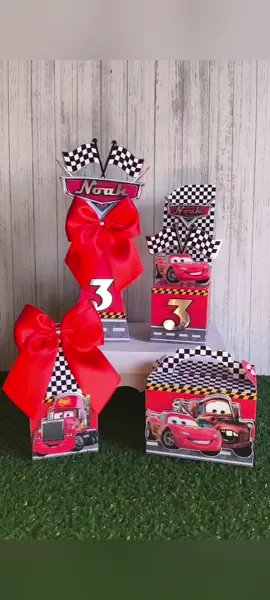Kit Caixas Personalizadas Carros Relâmpago MCQueen | lembrancinhas  . . . . . . . . . . #personalizados #lembrancinha #carros #festa #festainfantil #caixaspersonalizadas 