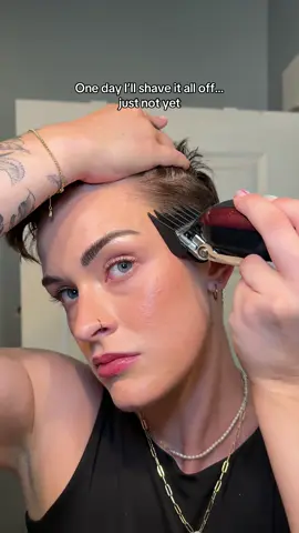 No I don’t know what I’m doing this is just easier than paying to get it cut every 3 weeks #shorthair #shorthaircut #shorthairstyles #shavedsides #pixiehair 