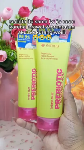 secinta itu sama face wash ijo neonya Emina selain bisa kurangin jerawat bisa juga cerahin wajah 😏🫵🏻 #emina #eminabrightstuff #eminabrandday #eminadaretoshine #daretoshine #facewash #eminafacewash #acneskin #brightening #skincare #rekomendasifacewash 