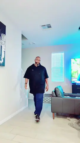 Someone said on here I was looking for ATTENTION so, here it is… 🤣 @NewJeans #fyp #nickgray1 #newjeans #attention #kpop #kpopdancecover #kpopfyp #bigboy #viral #dance 