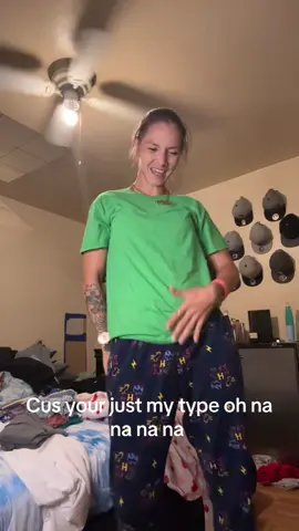 let’s explore 🧭 #momtok #rihanna #whatsmyname #dance #fyp 