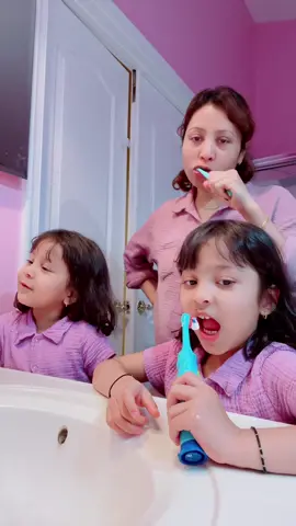 Brushing teeth, making memories 💕 🧒 😍🪥#creatorsearchinsights2025#momanddaughter#