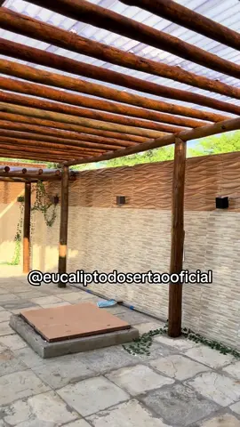 Pergolado de Eucalipto Tratado 😍 #eucaliptotratado #uaua #madereira #pergolado #construcaocivil #areagourmet 