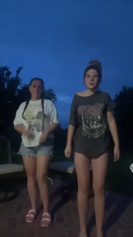 My girl taught me a new dance!! @Chlo🩵🩵 #fyp #dance #momanddaughter #daughter #trend #newdance #foryou #viral 